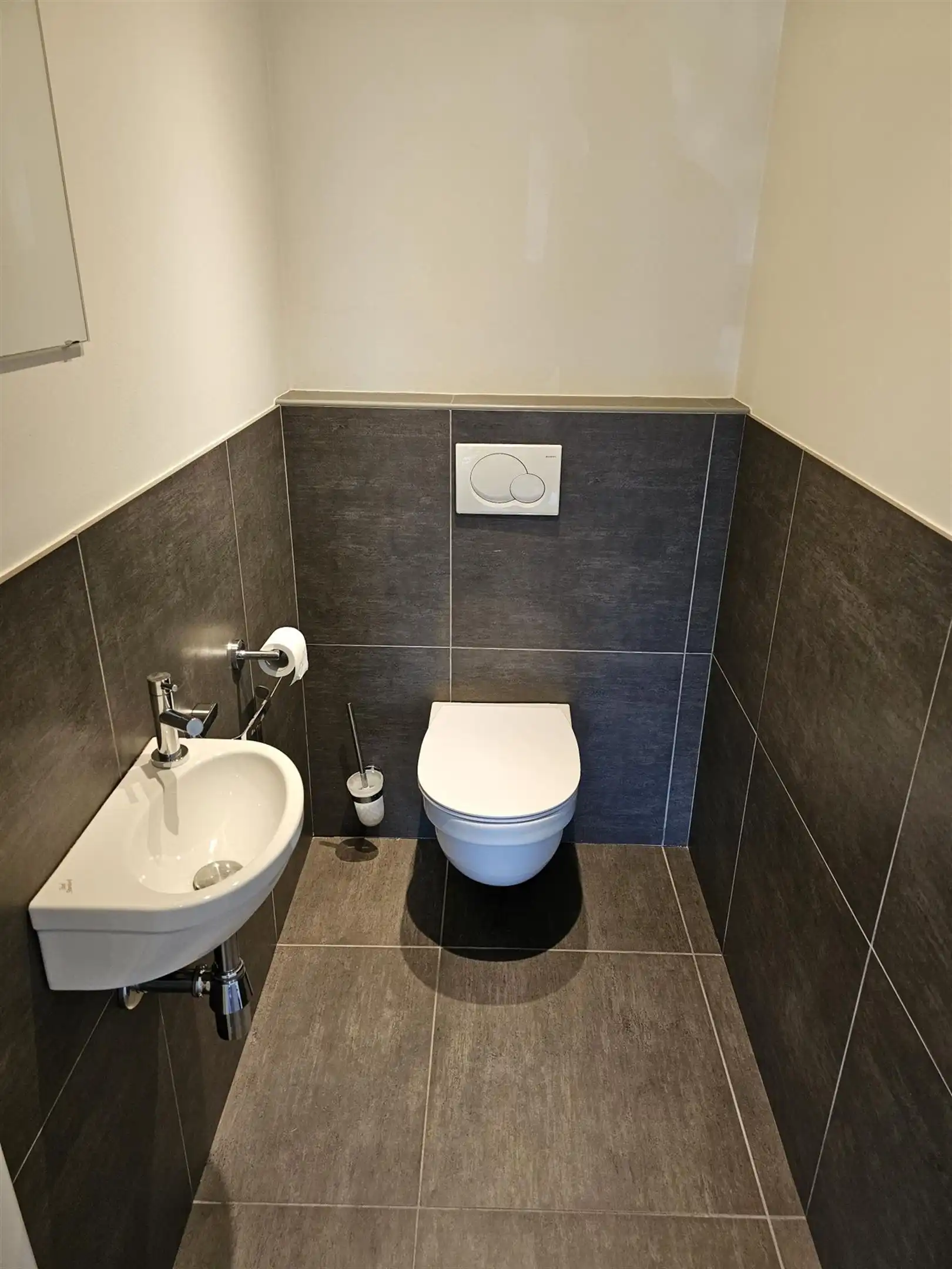 Luxueus afgewerkt, gemeubeld twee slaapkamer appartement met terras en garage. foto 12