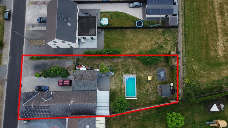 Rustig gelegen woning op 8are met aanpalende garage en zwembad foto 2