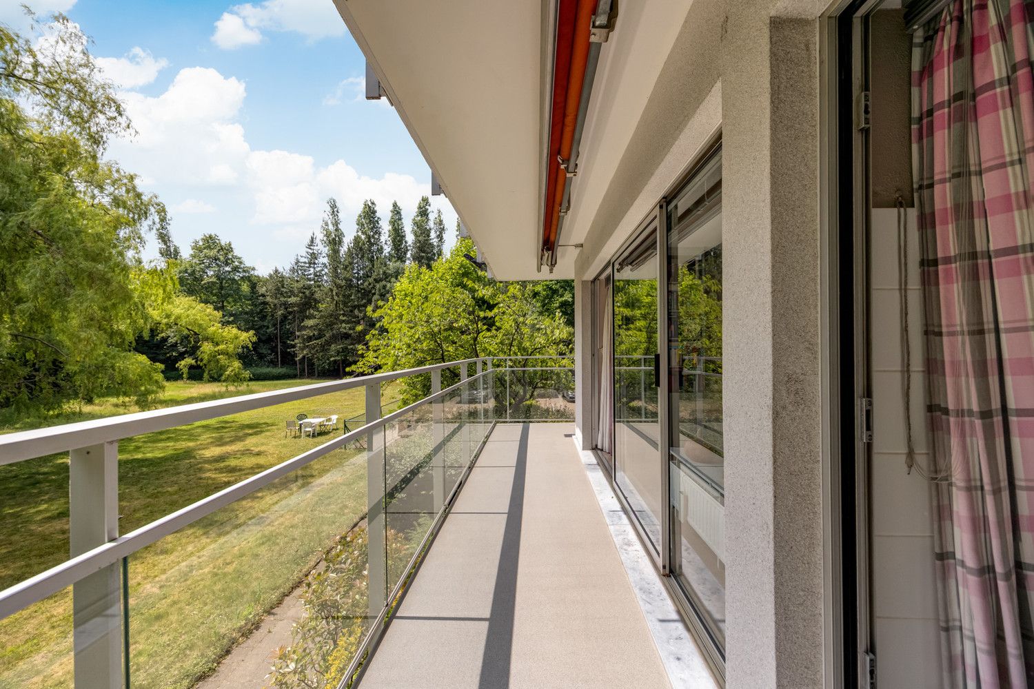 Energiezuinig (EPC B) hoekappartement met uitzonderlijke lichtinval en riant terras te Berchem foto 5