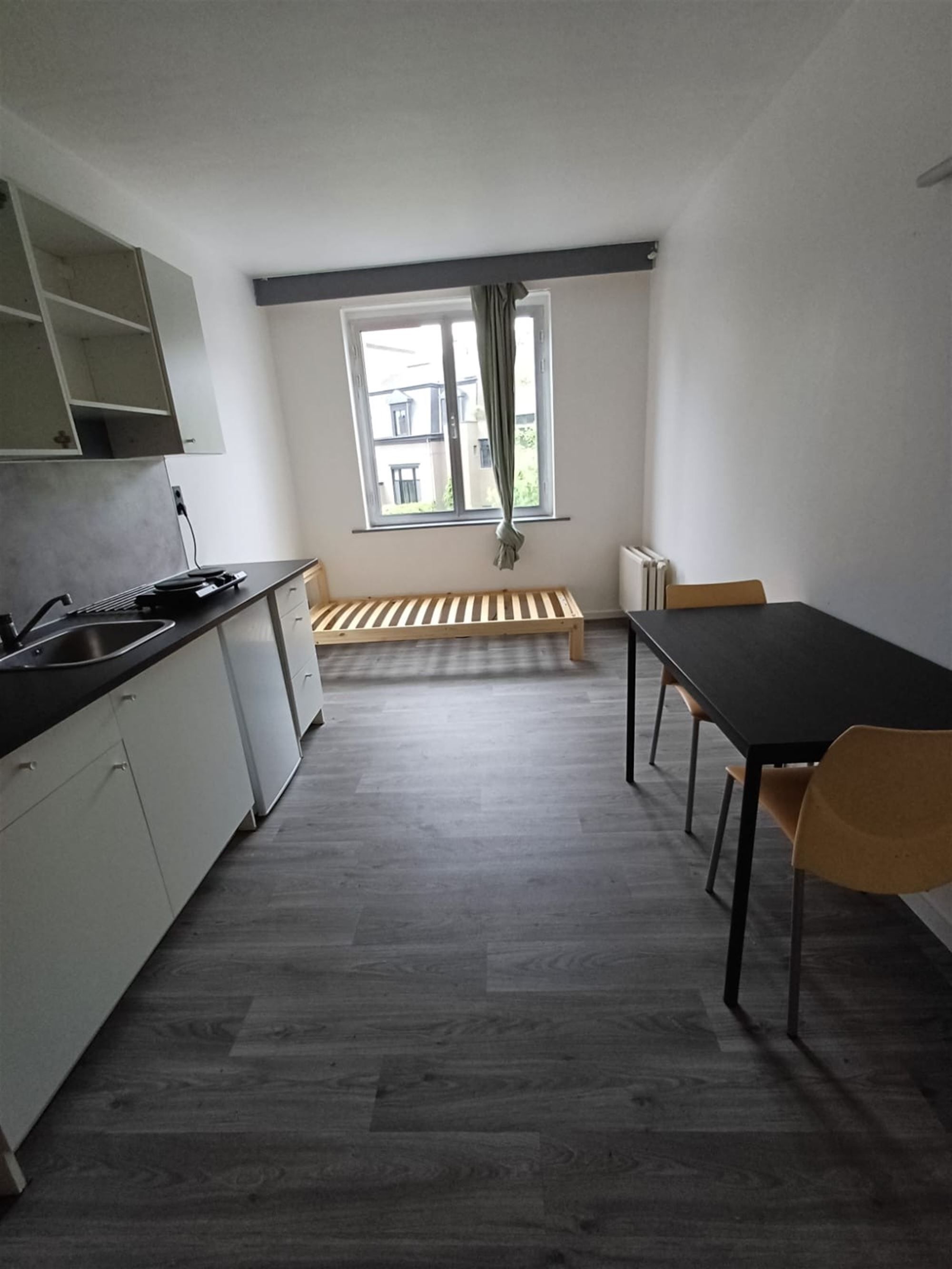 gebouw met 8 te renoveren 2 slaapkamerappartementen foto 11