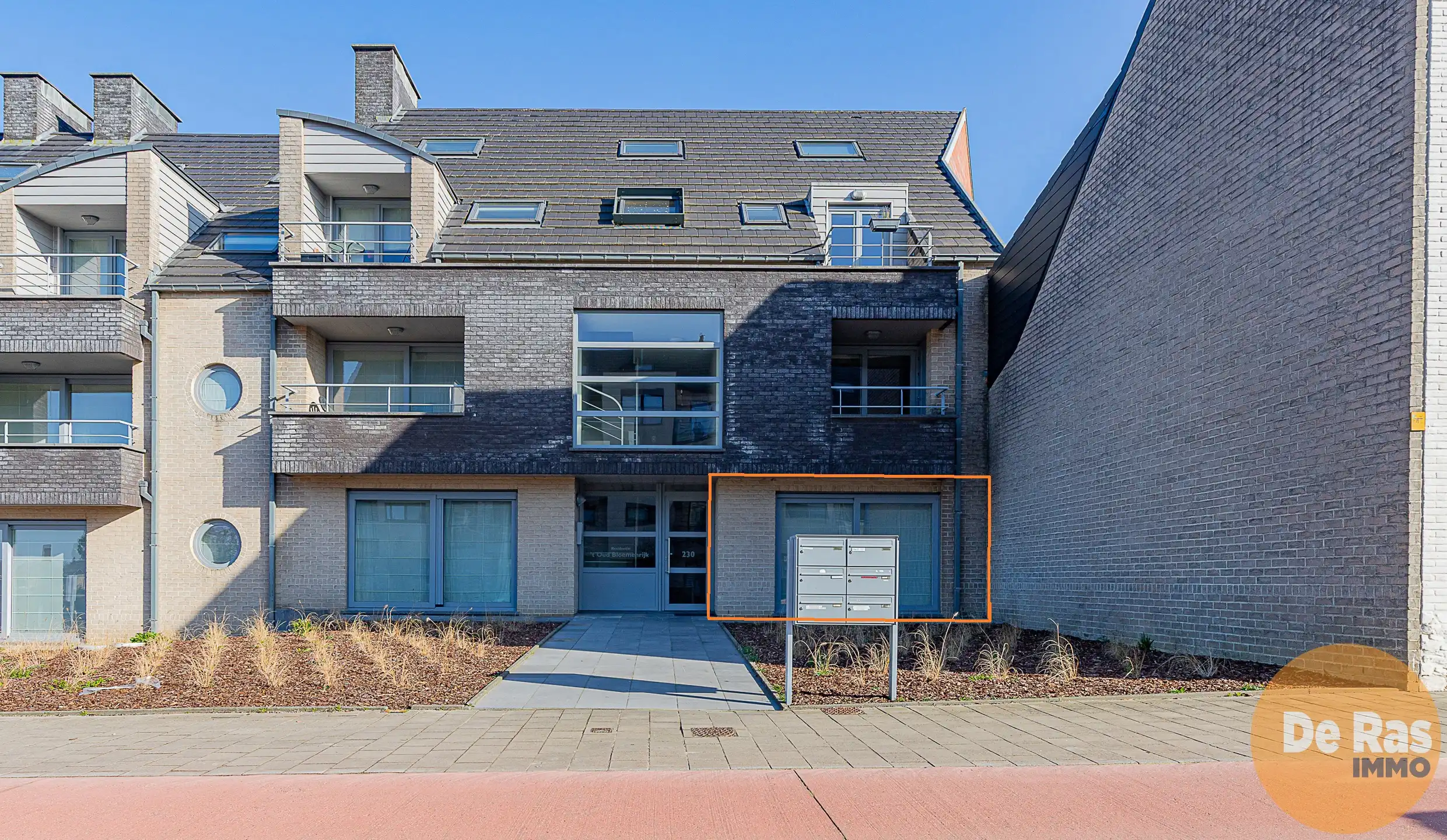 OORDEGEM - Centraal gelegen gelijkvloers appartement  foto {{pictureIndex}}