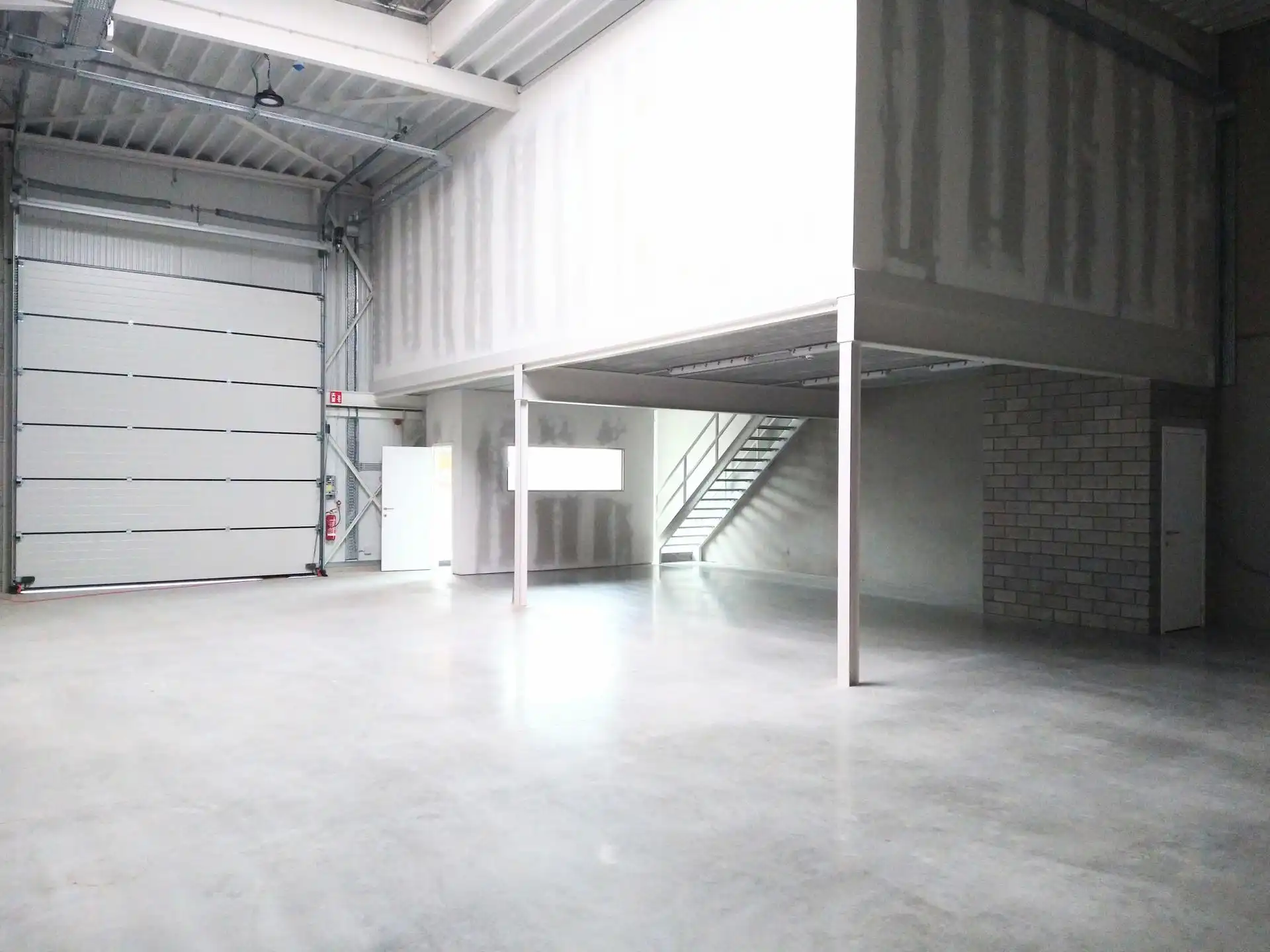 Nieuwbouw KMO-unit met twee autostaanplaatsen te Merksplas. foto 5