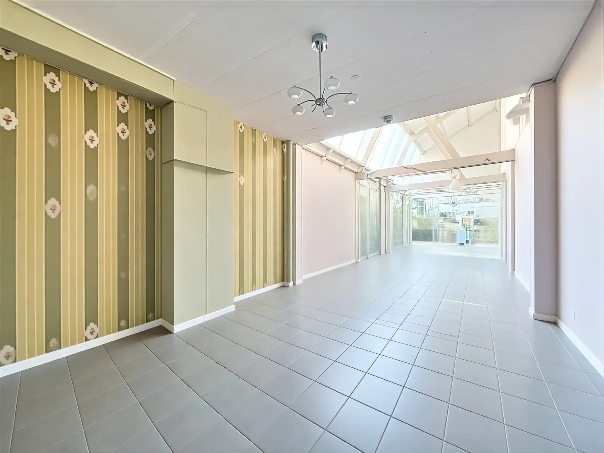 Opbrengsteigendom met 2 appartementen en een handelspand van 200 m² foto 10