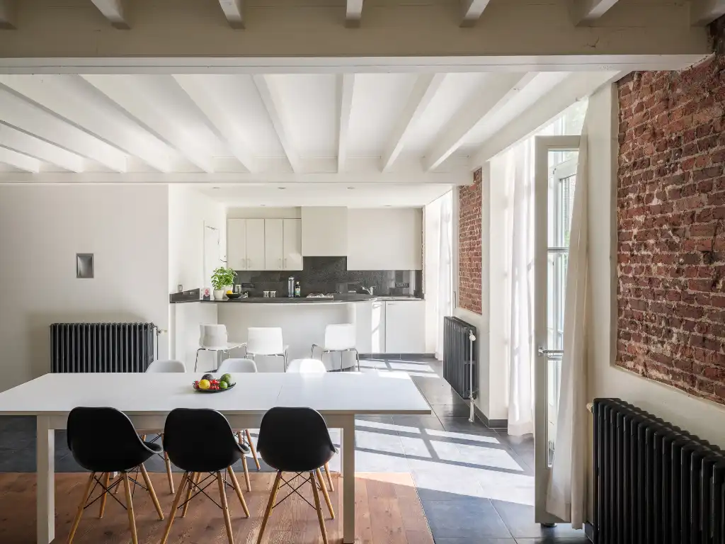 Ruime loft met industrieel karakter en twee terrassen, gelegen op de tweede bouwlijn aan de Lousbergskaai. foto 2