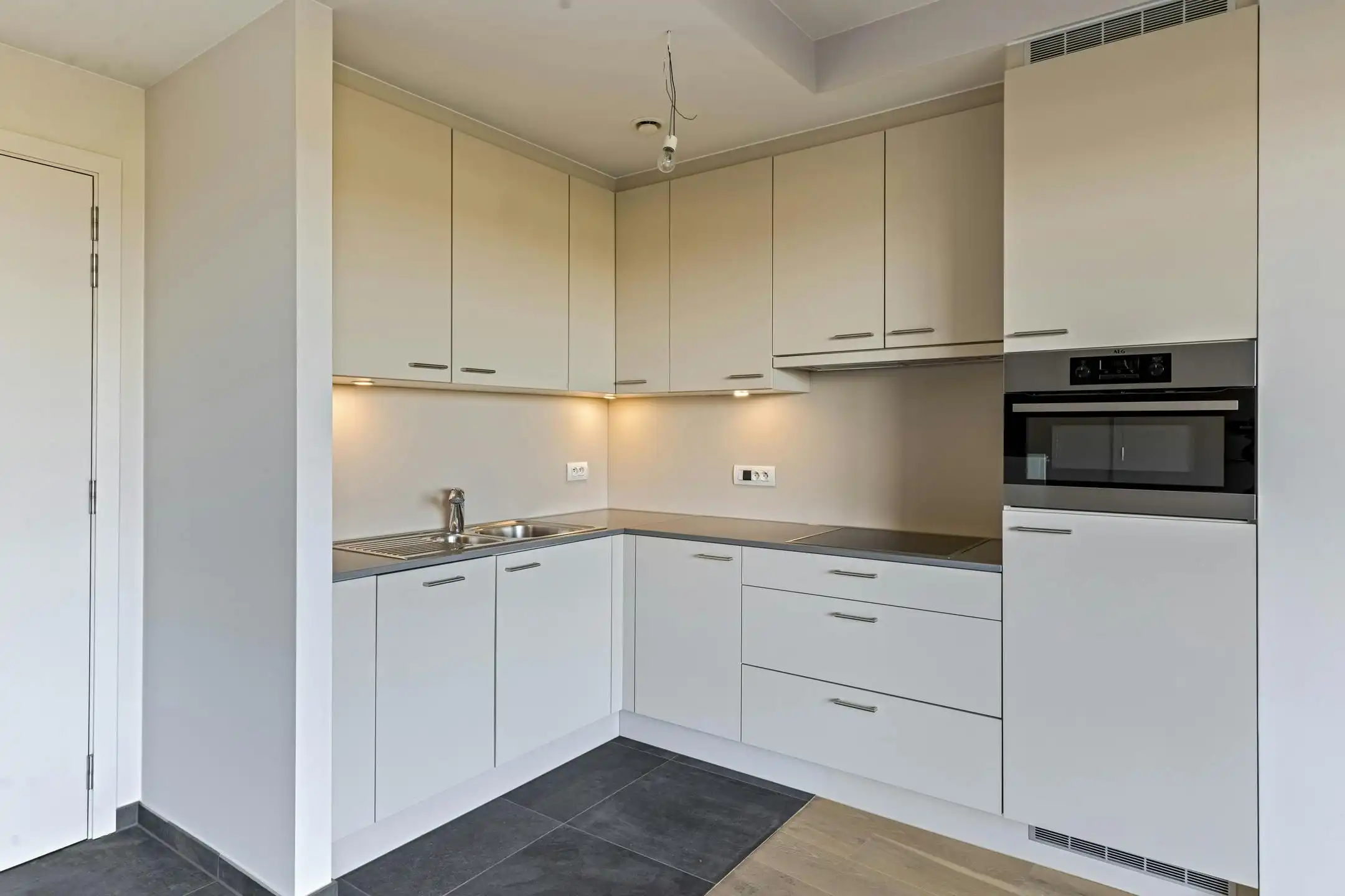 Verzorgde assistentiewoning met terras te Zwevegem foto 3