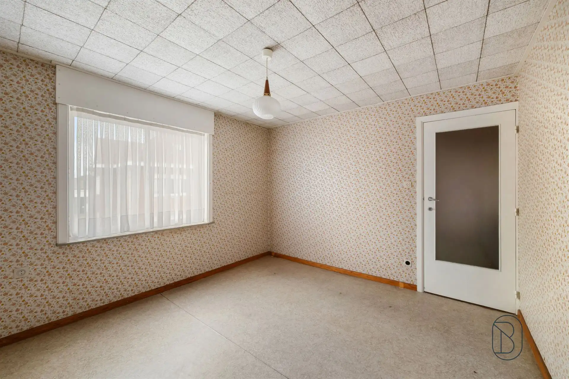 Te renoveren woning met 9 slpk, garage en tuin in Deerlijk foto 15