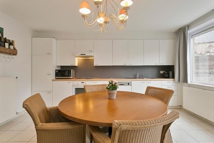 Instapklare woning met 4 slpks in het hart van Stalhille foto 3