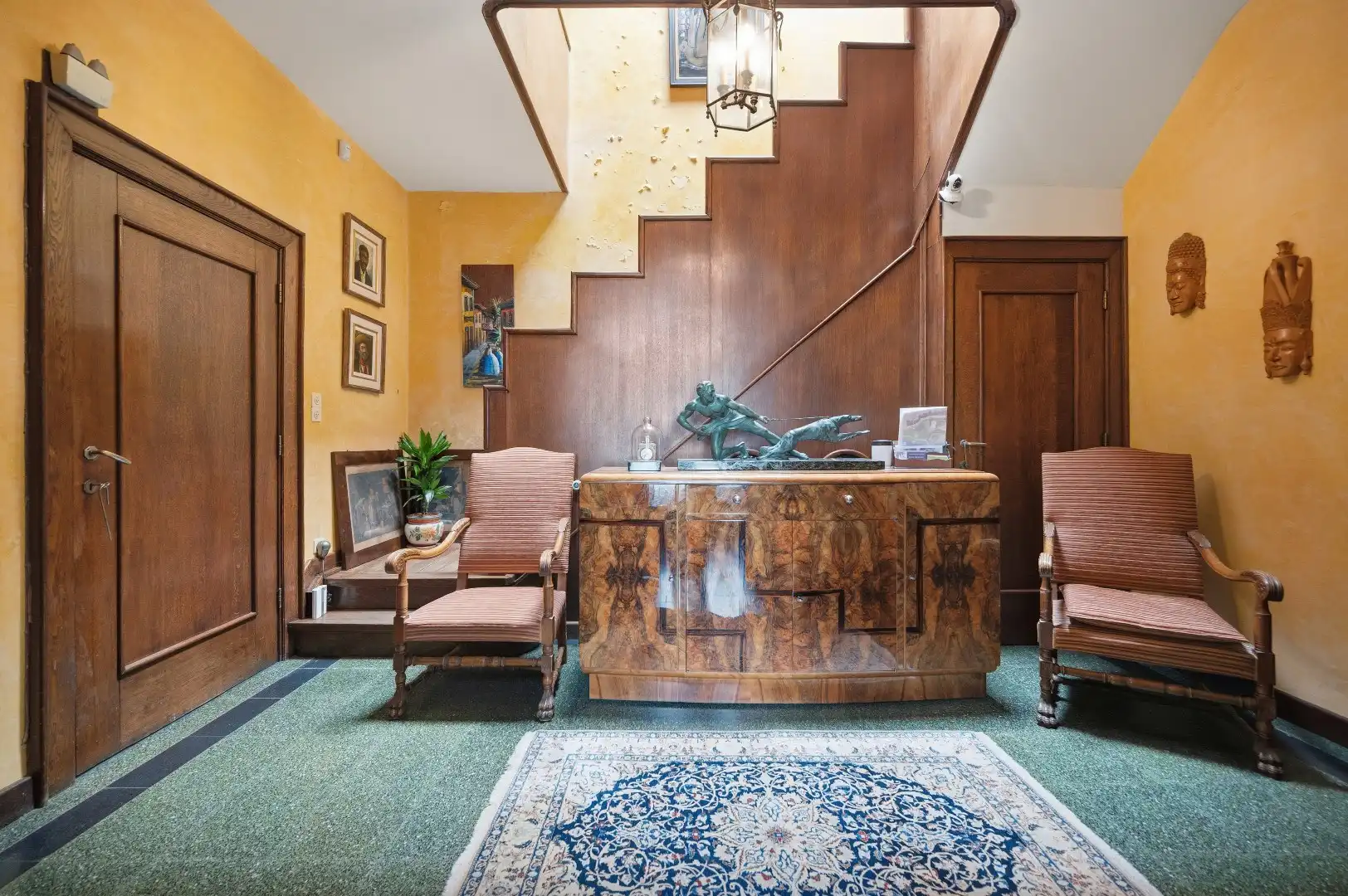 Karaktervolle interbellumwoning met veel ruimte, grote tuin en garage foto 4