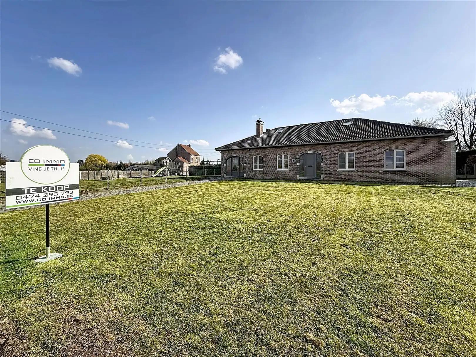 Hoofdfoto van de publicatie: Ruime open bebouwing, 4 slpks, bureau, 14a 01ca