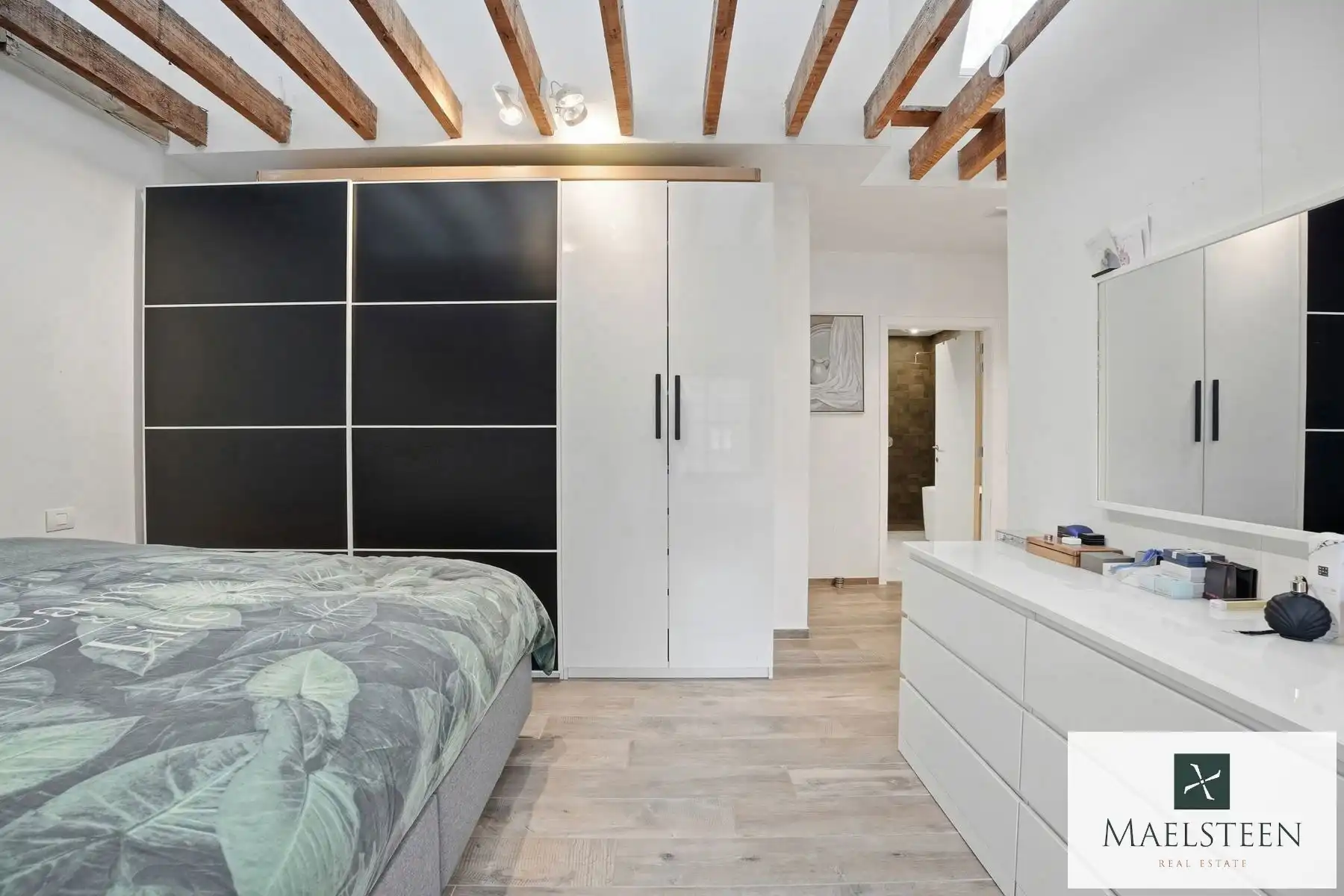 Ruime, instapklare stadswoning in de binnenstad van Brugge foto 26