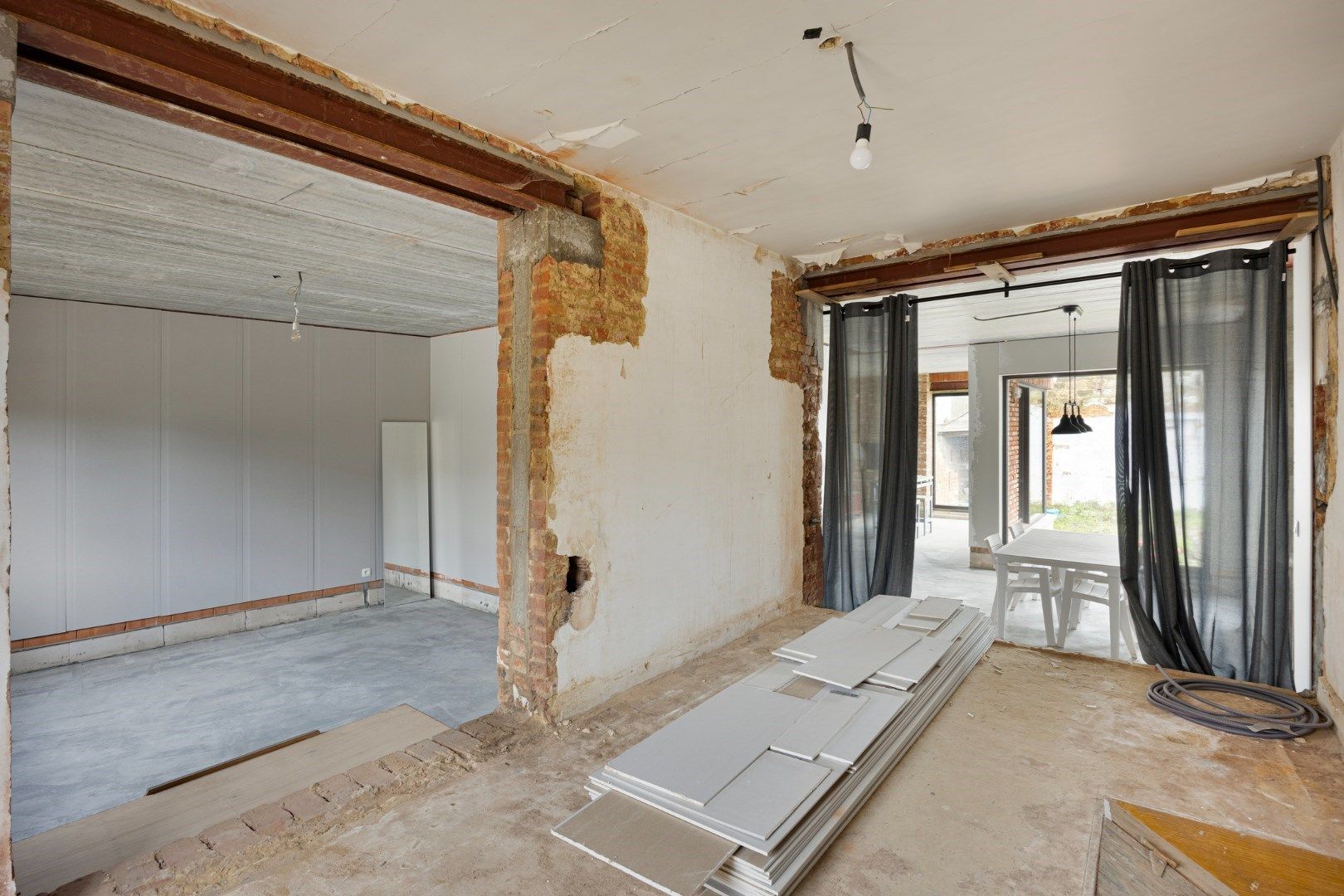 Prachtig vernieuwde woning verder af te werken foto 13
