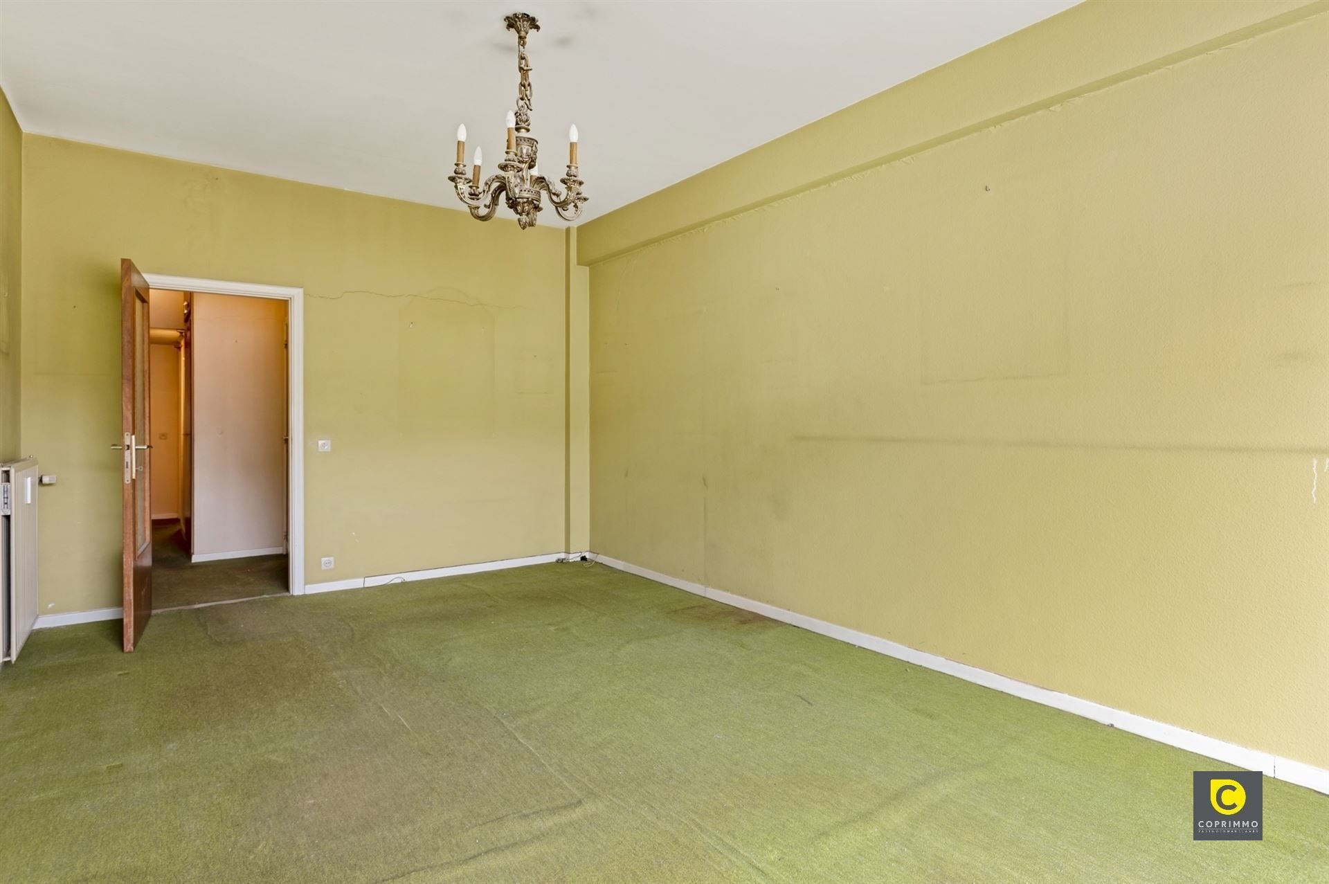 Te renoveren appartement op toplocatie! foto 2
