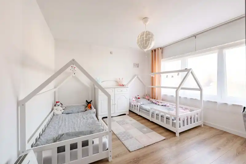 Instapklare gezinswoning, halfopen bebouwing, met 4 slaapkamers én garage TE KOOP in Desselgem! 🏡 foto 12
