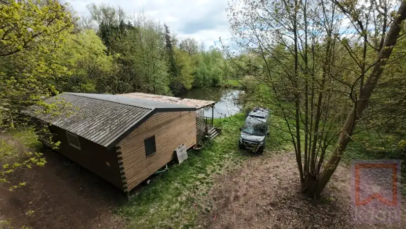 Unieke chalet met vijvers op ±1,4 ha! foto 4