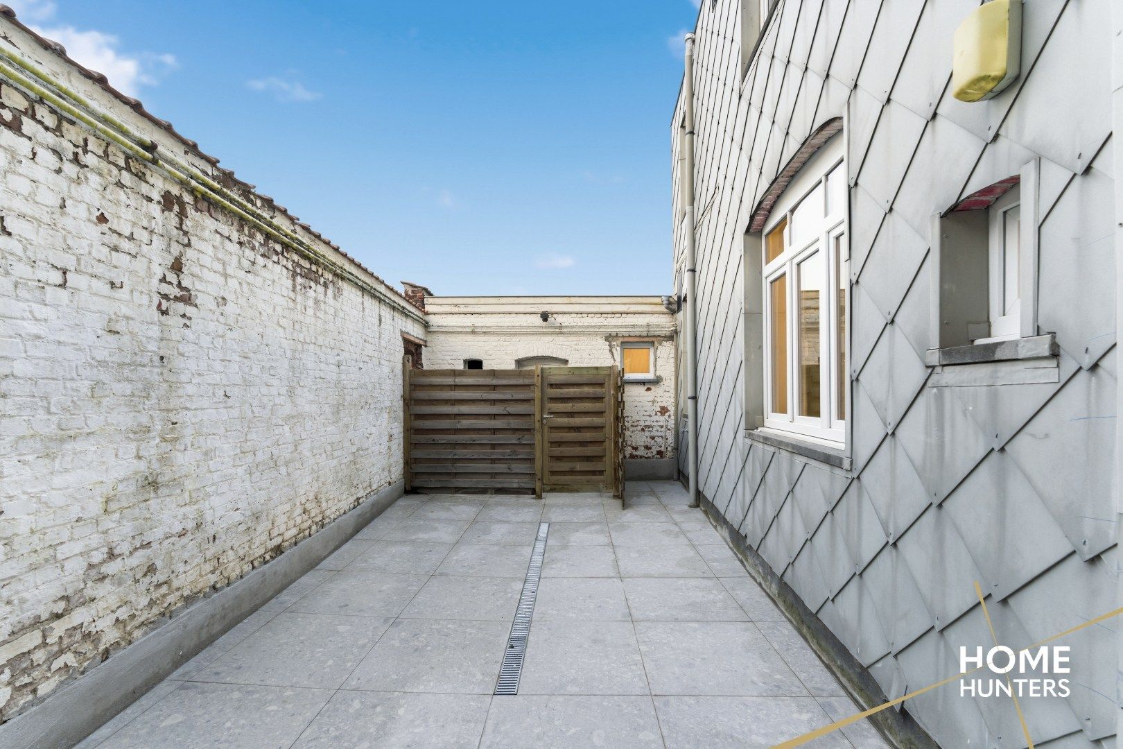 Ruim éénslaapkamer appartement met uniek zicht op het astridpark en de Sint Maartens Kathedraal te Ieper foto 21