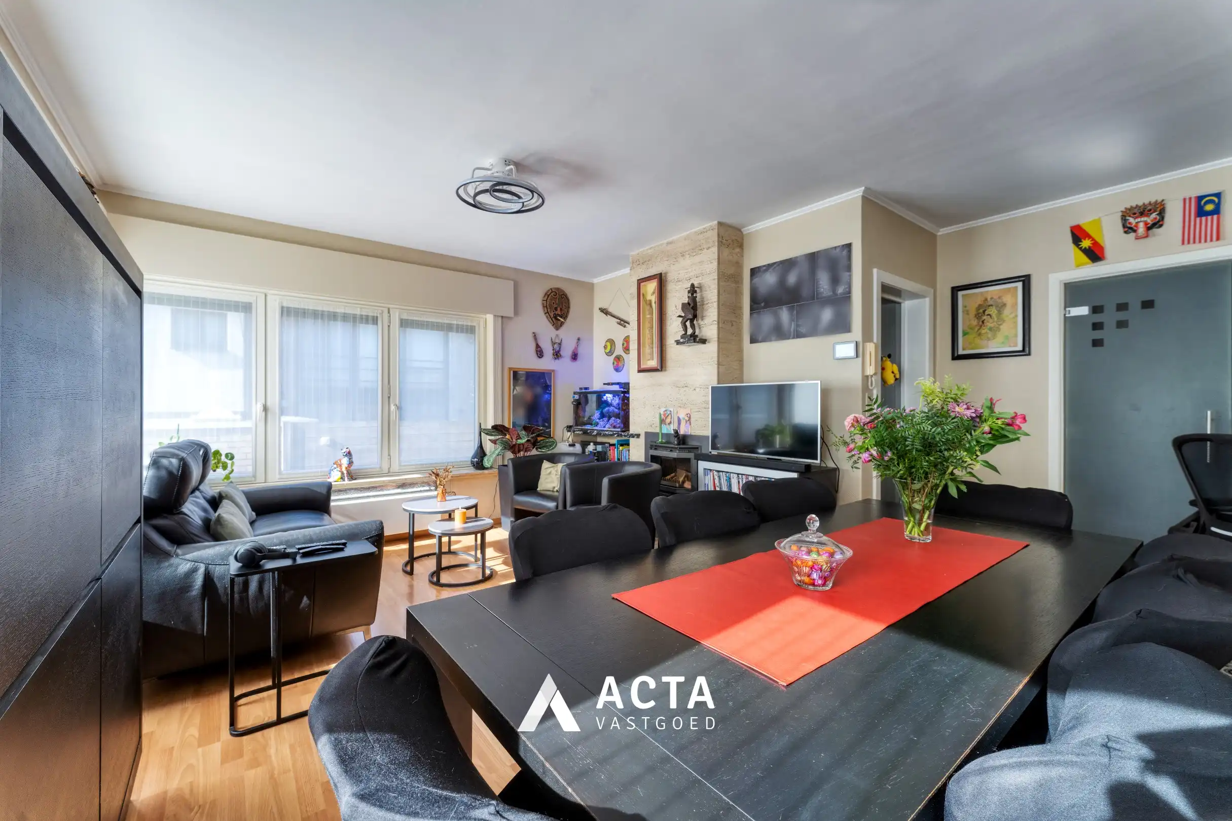 Halfopen bebouwing met vier slaapkamers en dubbele garage in Mariakerke foto 5