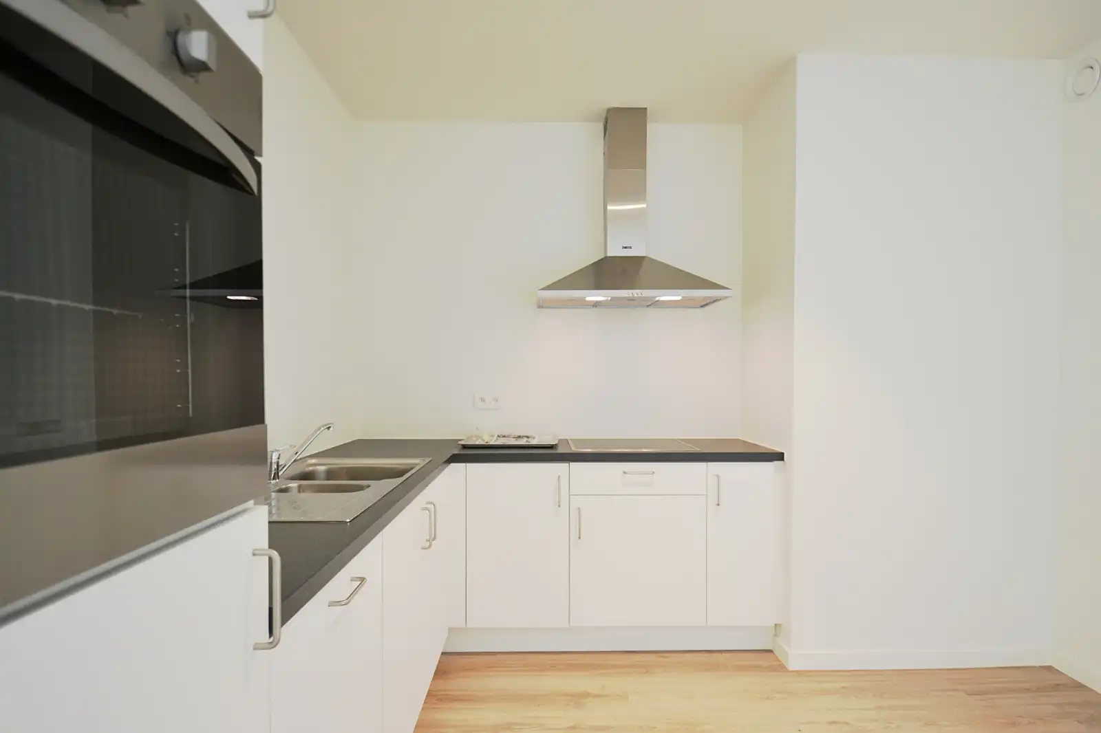 Éénkamerige assistentieflat in Izegem! foto 3