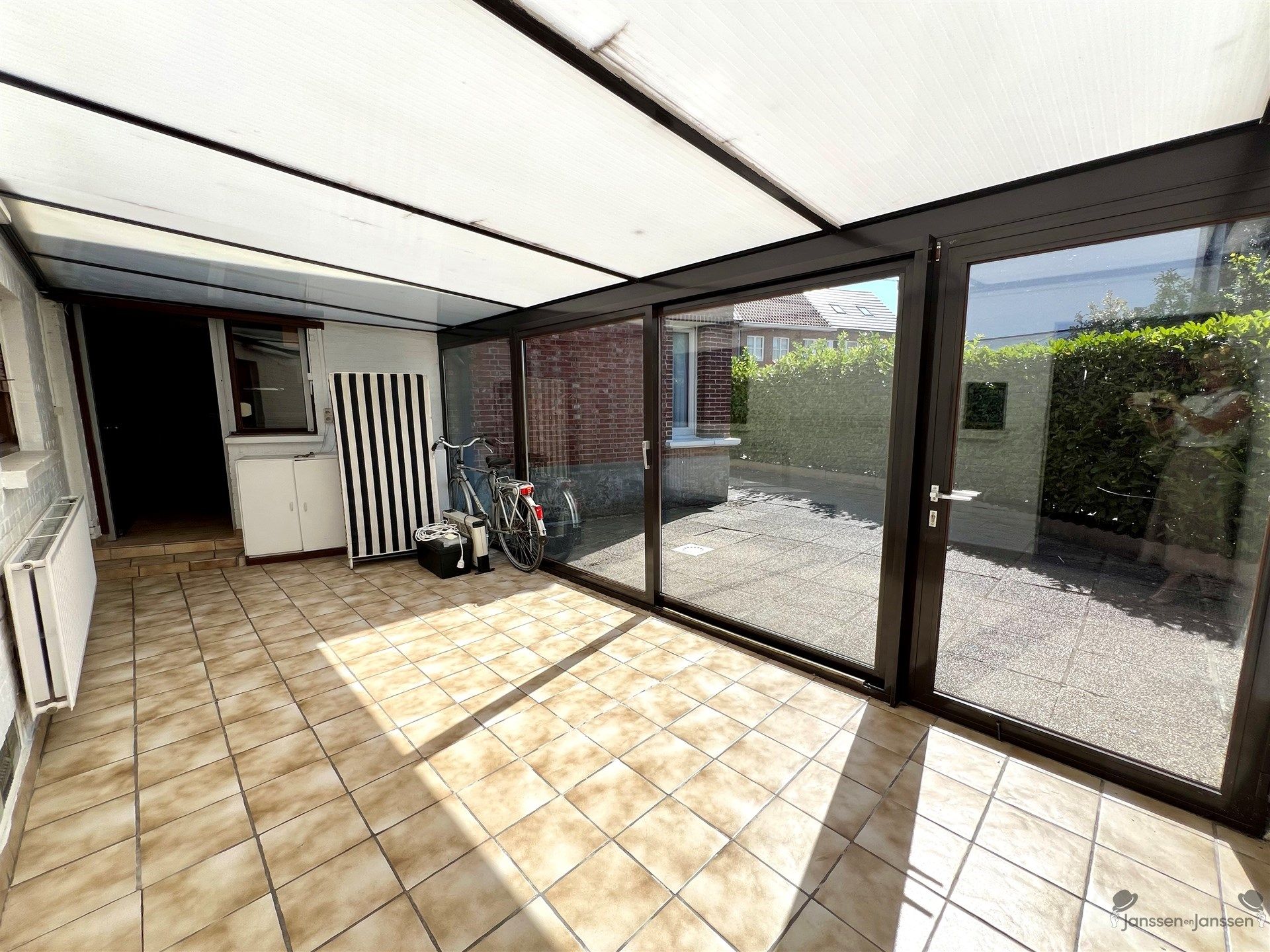 HOB met achterliggende garages foto 14