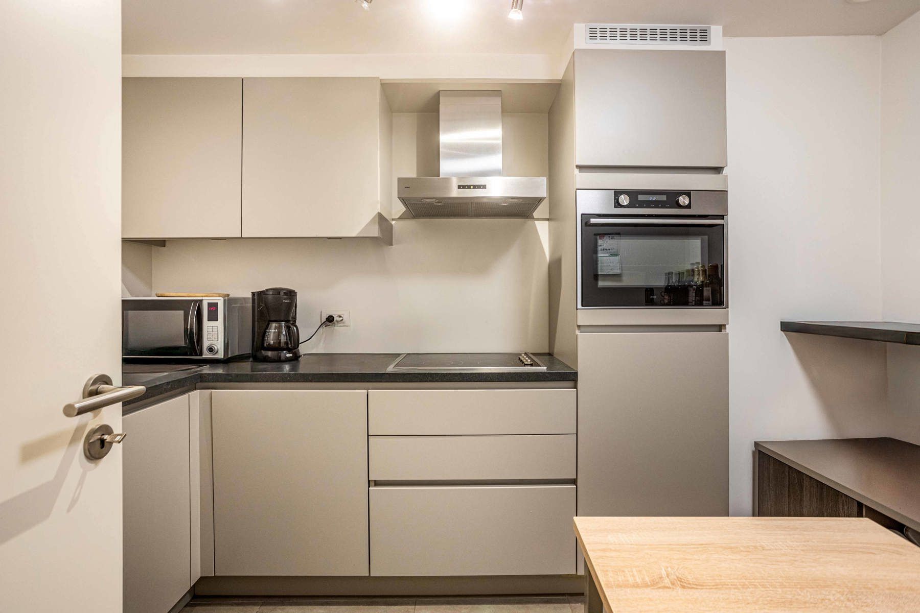 Gelijkvloers kantoor/praktijkruimte bij station Denderleeuw foto 15