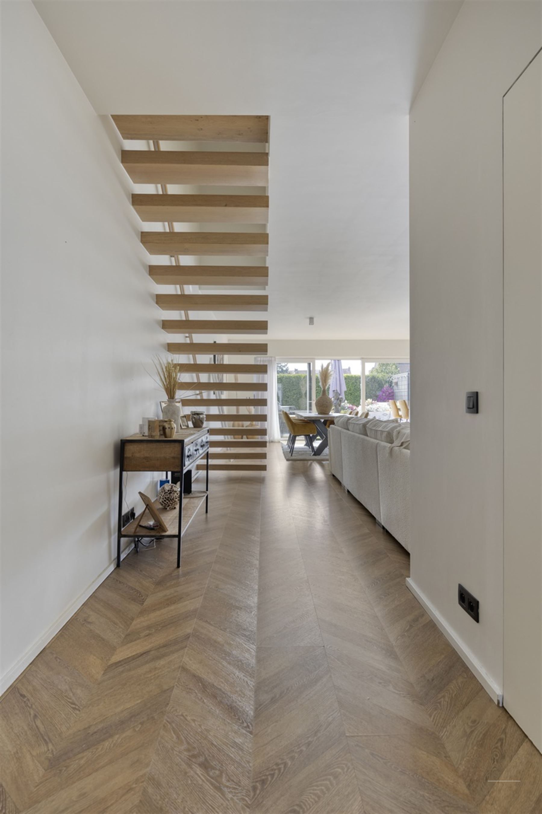 Zeer recente nieuwbouwwoning met garage en 4 slaapkamers foto 4
