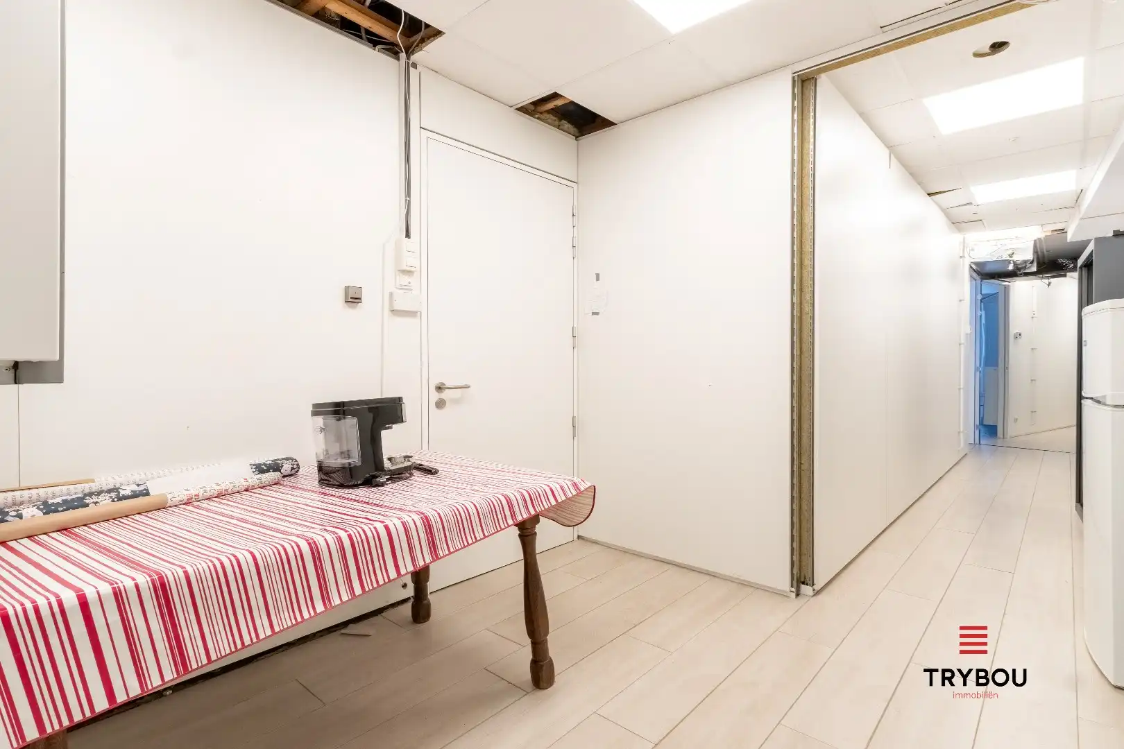 Ruime en instapklare kantoorruimte in centrum Houthulst - extra mogelijkheid tot aankoop bovenstaand appartement!  foto 6