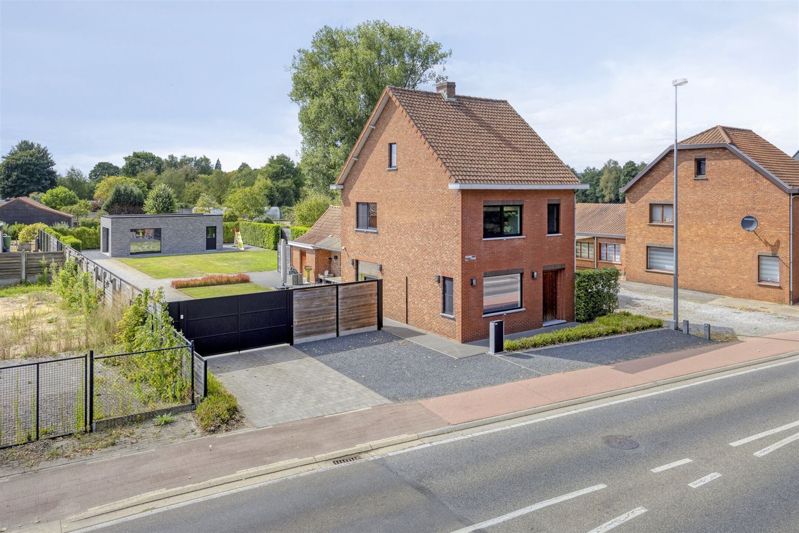 TE KOOP: Prachtig gerenoveerde woning met tuin in Koersel! foto 19
