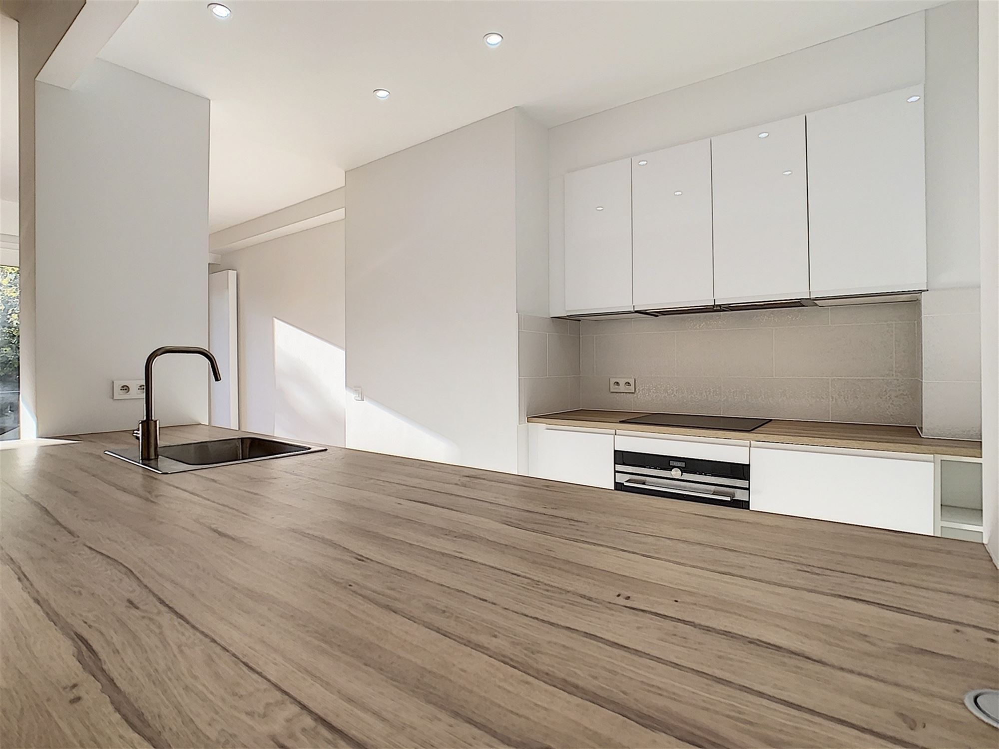 Ruim 2 slk appartement met parking op toplocatie! foto 6