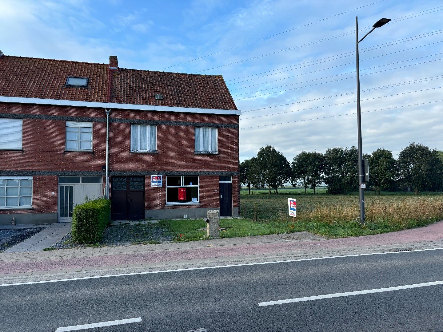 Ruime halfopen woning met mooie zonnige tuin. foto 3