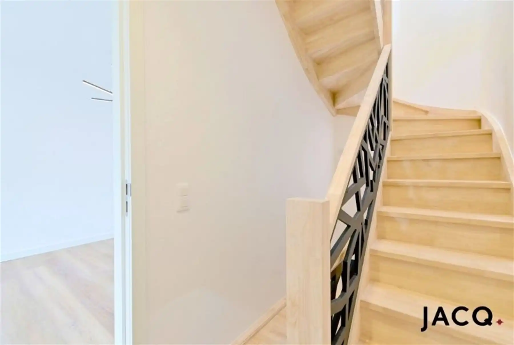 Gerenoveerde woning met 3 slaapkamers te Berchem! foto 8