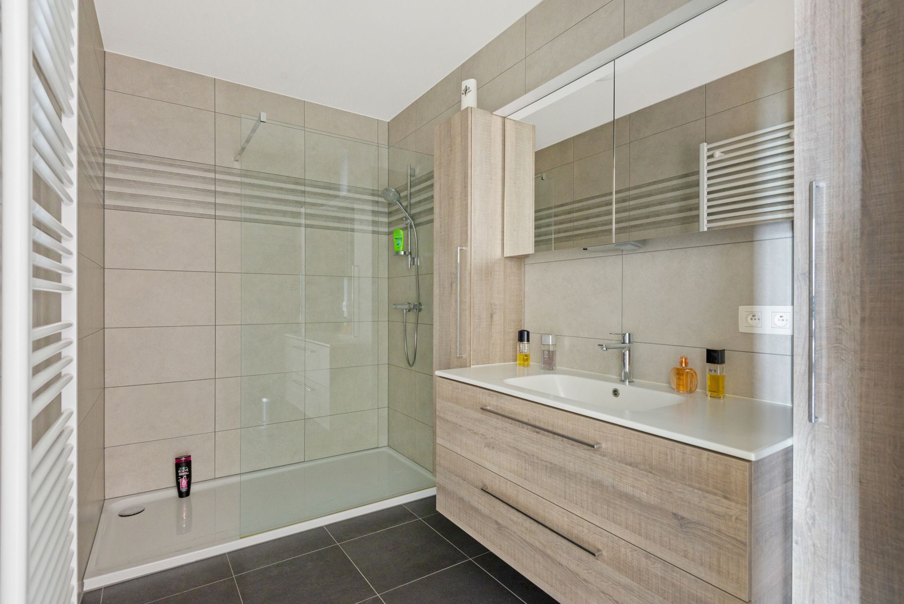 Modern en ruim appartement te koop op toplocatie. foto 6