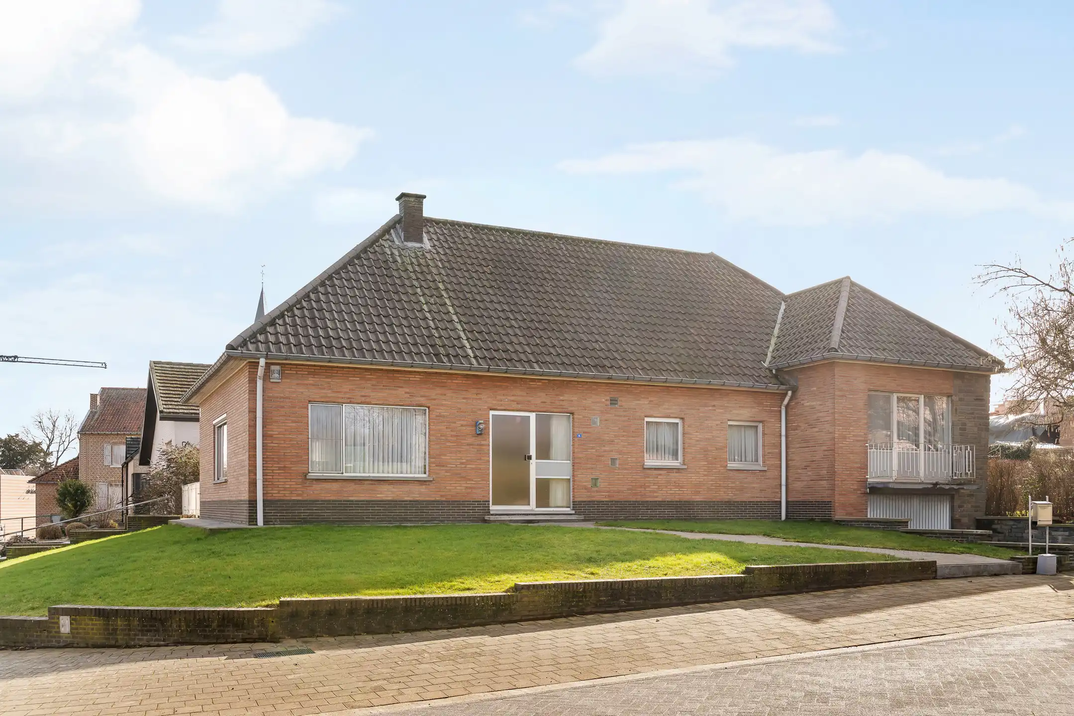 Charmante woning in het hart van Riemst foto {{pictureIndex}}