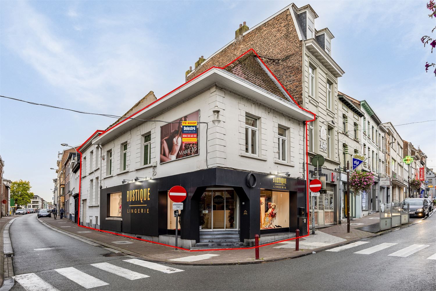 KARAKTERVOLLE HANDELSEIGENDOM MET POTENTIEEL foto {{pictureIndex}}