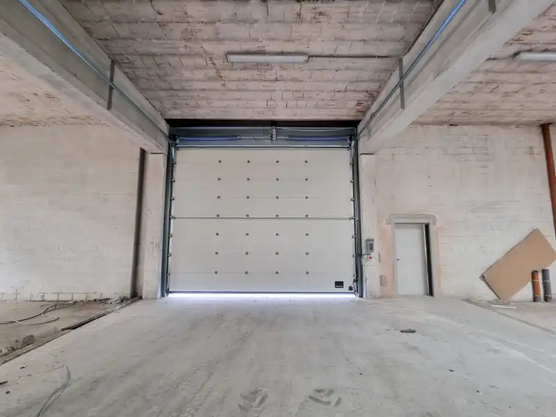 Magazijn te huur foto 2