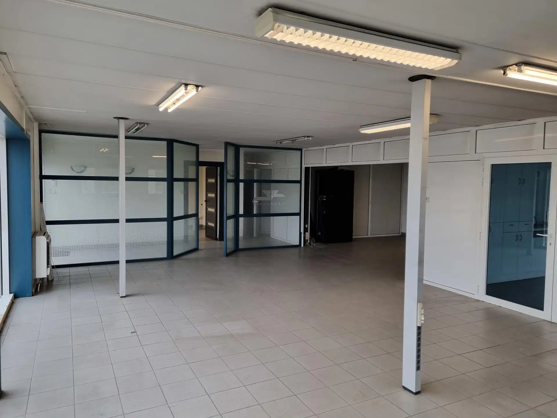 TE HUUR: bedrijfsgebouw van 1200m² met kantoren foto 13