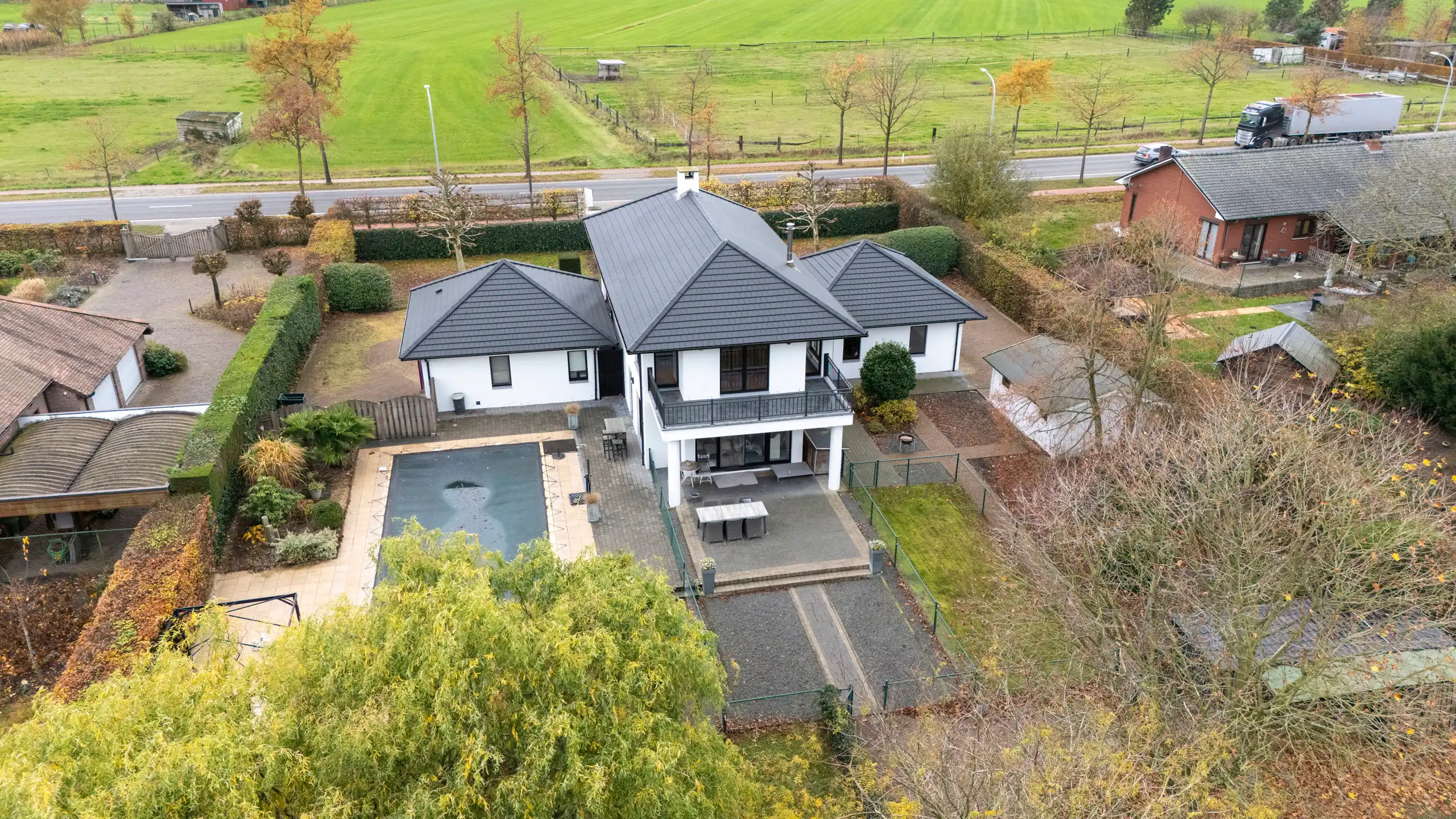 Charmant open bebouwing met panoramisch zicht en grote tuin foto 23