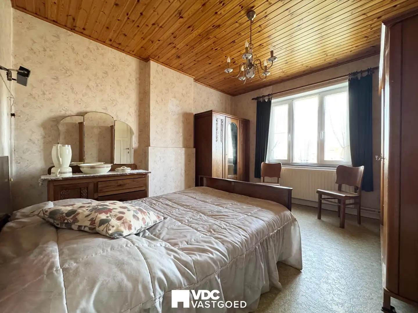 Charmante te renoveren woning met tuin, garage en sterk investeringspotentieel foto 12