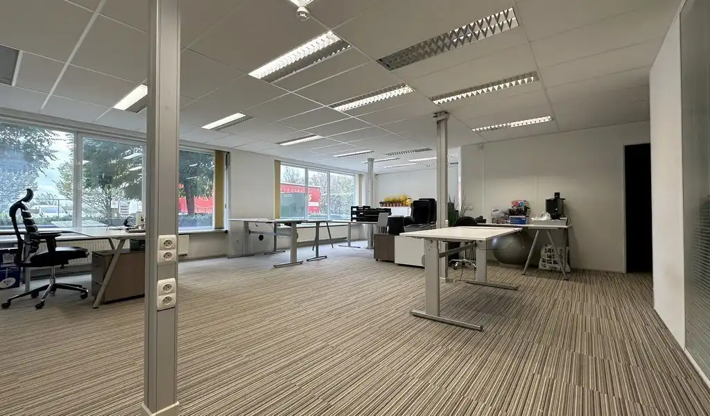 Instapklaar kantoor te huur in Brandstraat in Lokeren foto 4
