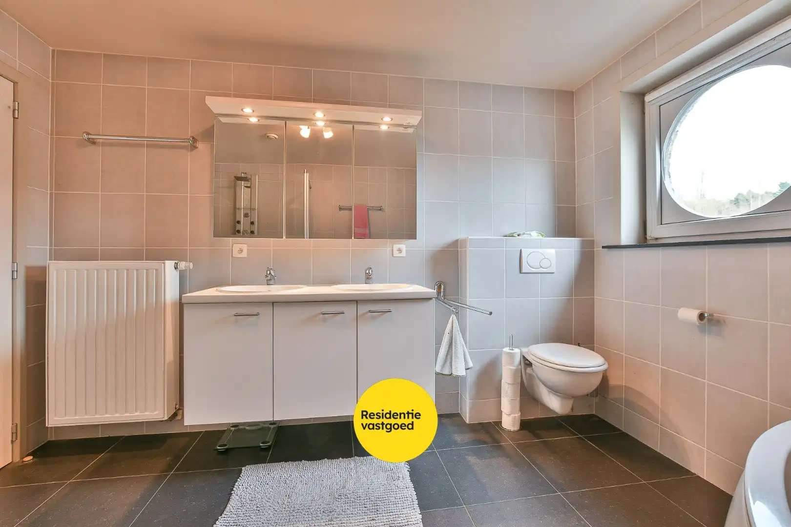 Instapklare halfopen woning met 3 slaapkamers en zonnige tuin in Vosseslag, vlakbij bos en duinen foto 13