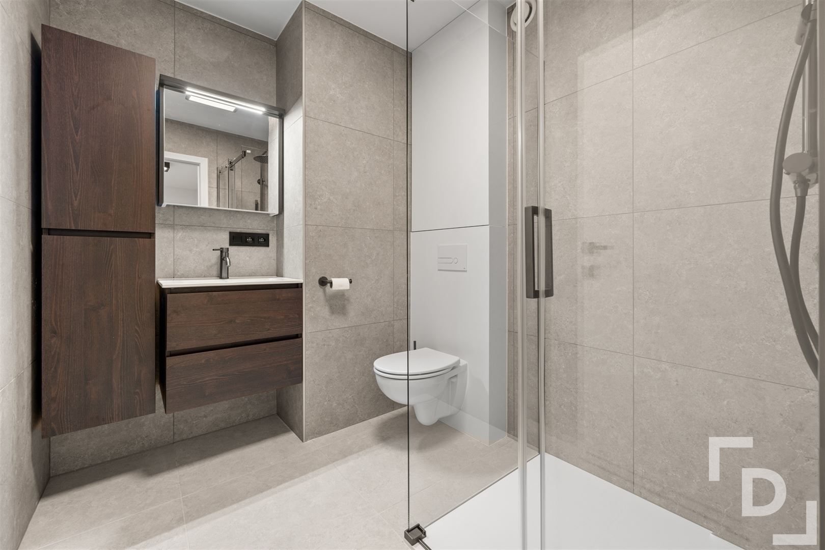 Kwalitatief gerenoveerd appartement in centrum Ieper foto 10