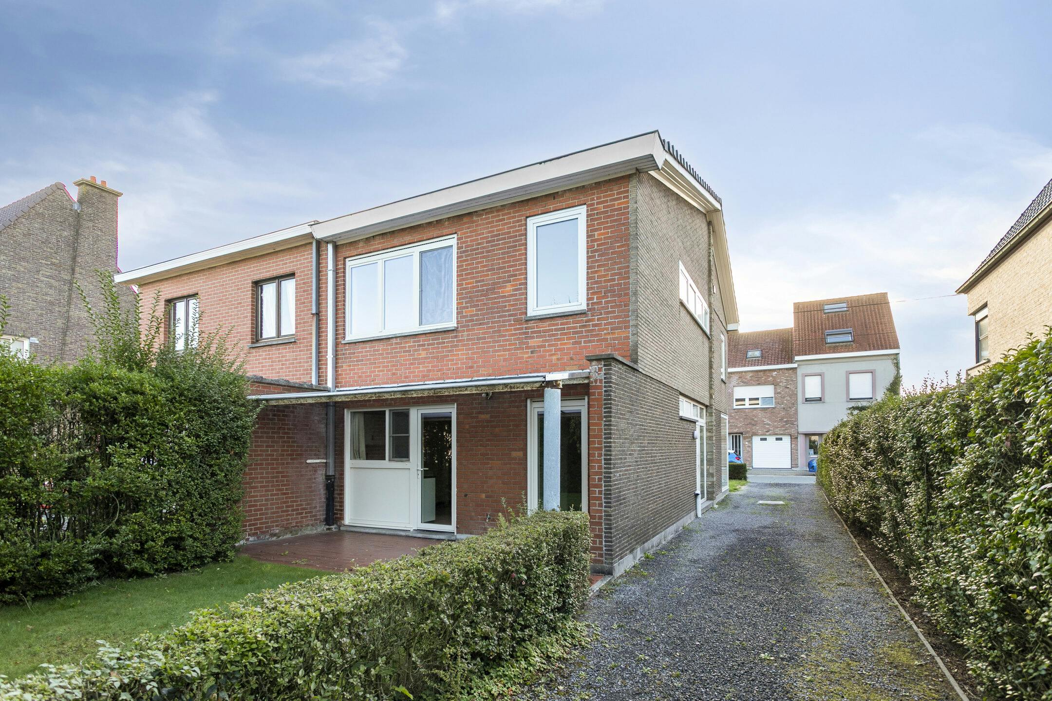  Halfopen gezinswoning te koop in Bissegem! foto 13