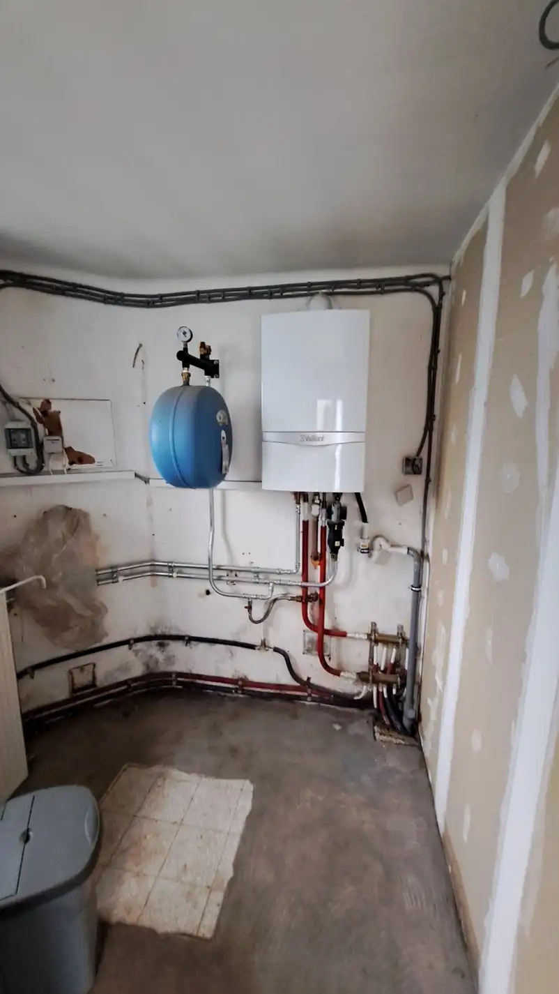 Gezinswoning met 4 slaapkamers, garage en grote tuin. foto 12