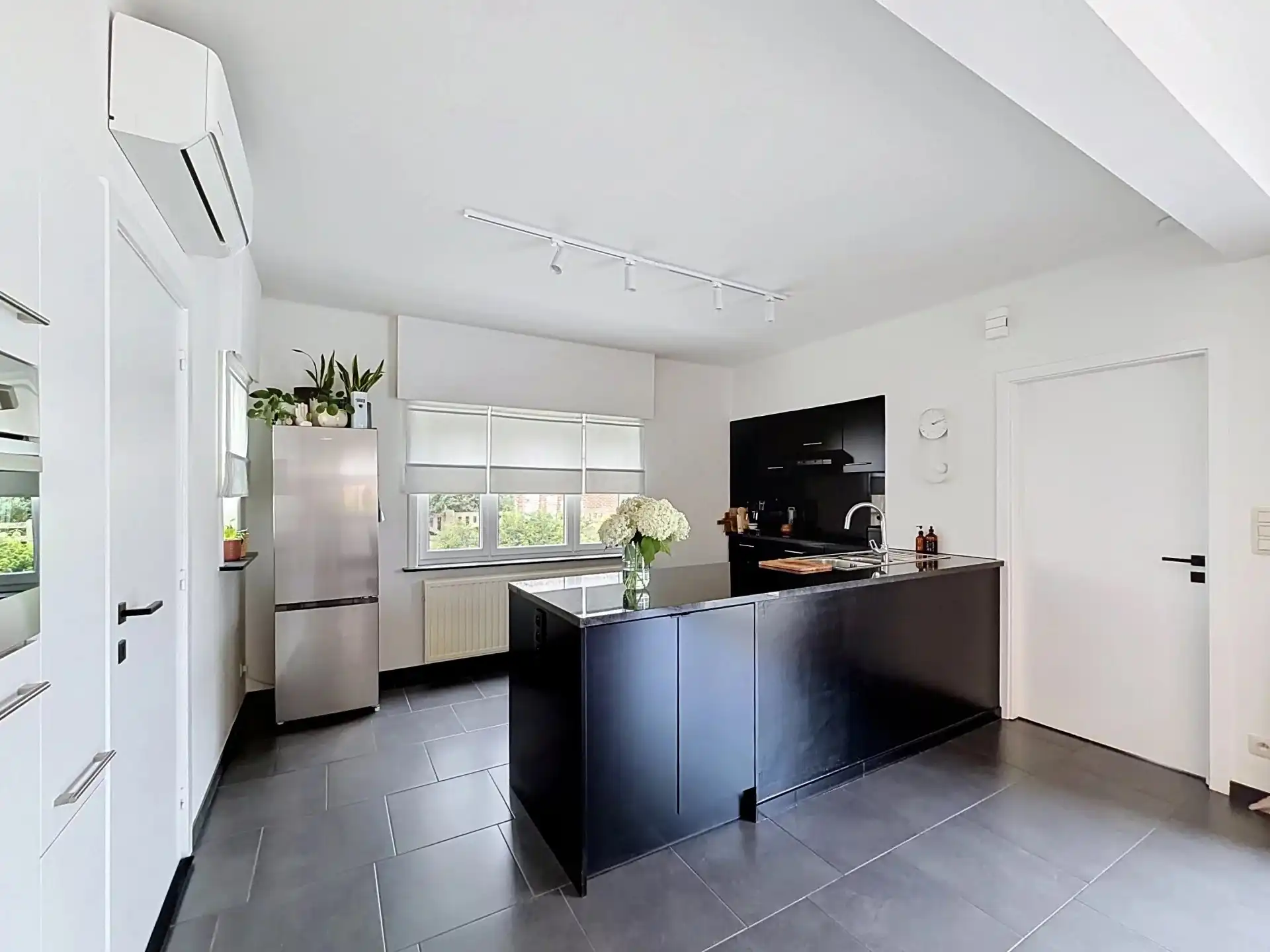 Instapklare gezellige woning op een mooi perceel met 3 slaapkamers en 2 badkamers foto 13