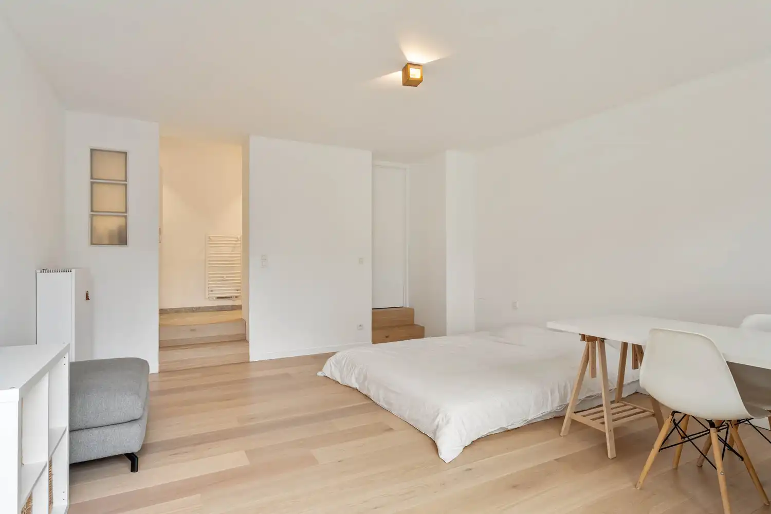 Prachtig gerenoveerd en energiezuinig herenhuis met 5 slaapkamers, 2 badkamers en een tuin op een toplocatie nabij het station van Leuven! foto 17