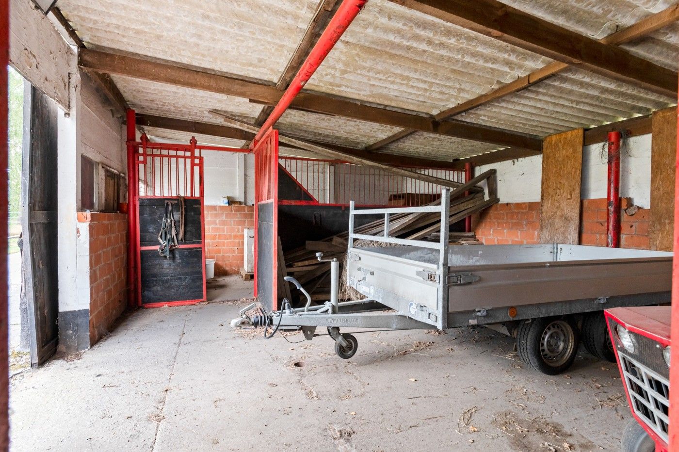 Recente, grote HOB met 4+ slpk., dubbele garage, weide en stallen foto 28