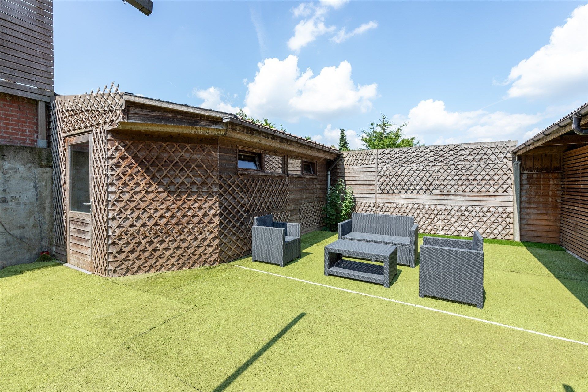 Ruime woning met 5(!) slaapkamers, dakterras en tuin foto 2
