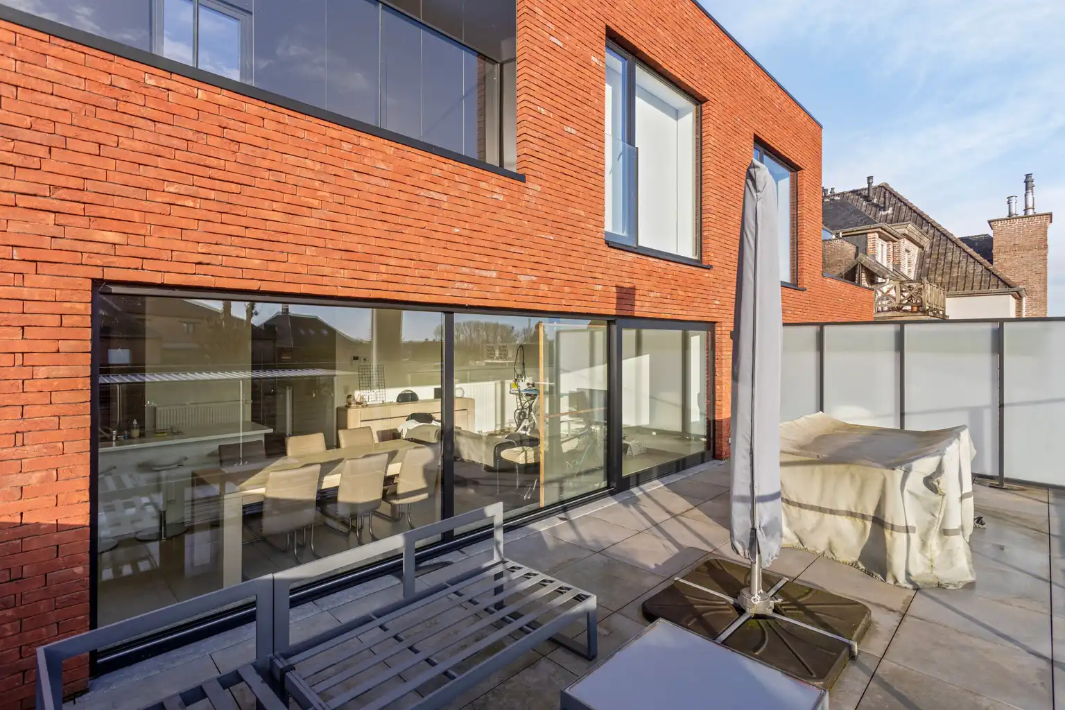 Appartement in uitstekende staat met 2 slpks en 2 carports foto 12