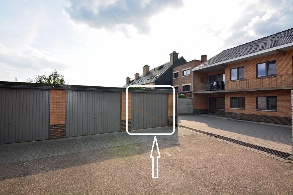 Gelijkvloers appartement met 2 slpk, terras en garage. foto 16