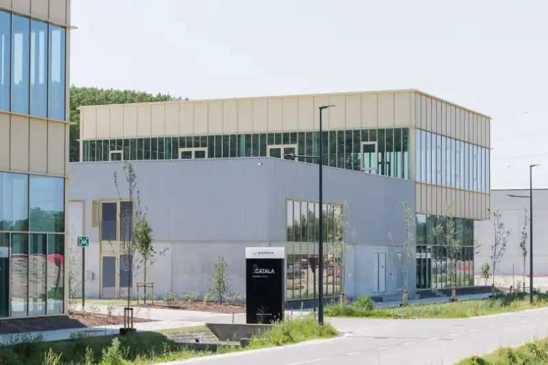 Drogenbos: Nieuwbouw kantoorruimte van 584 m² TE KOOP foto 3