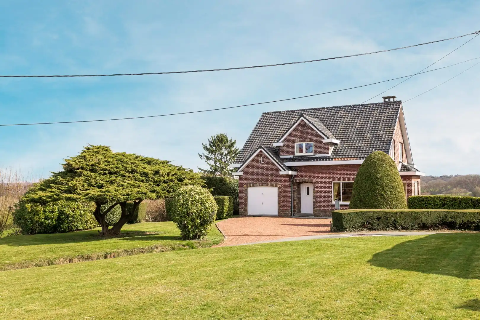 Hoofdfoto van de publicatie: Te renoveren woning met 5 slpks op topligging in Dworp