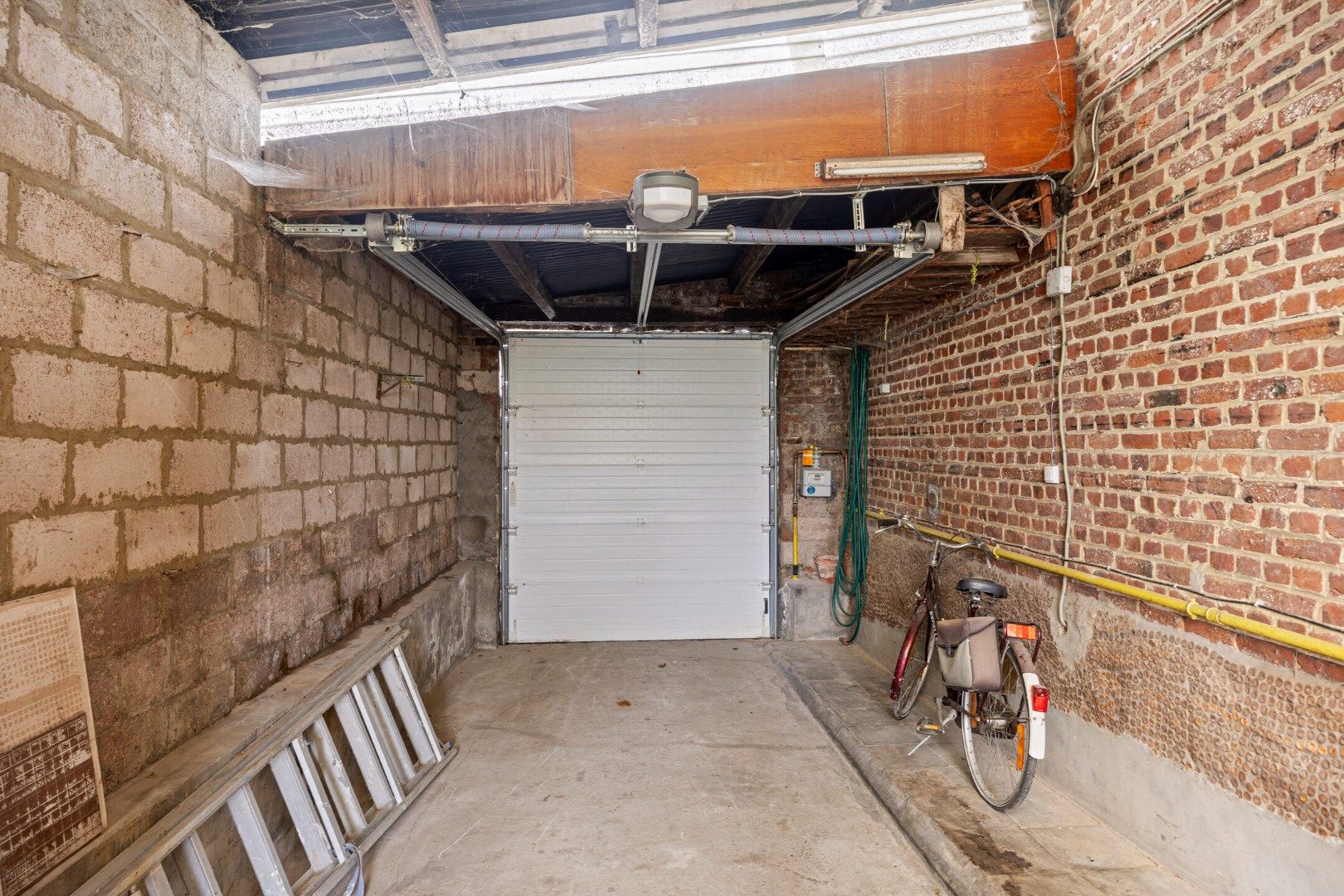 Gezinswoning met 4 slaapkamers, garage en tuin foto 15